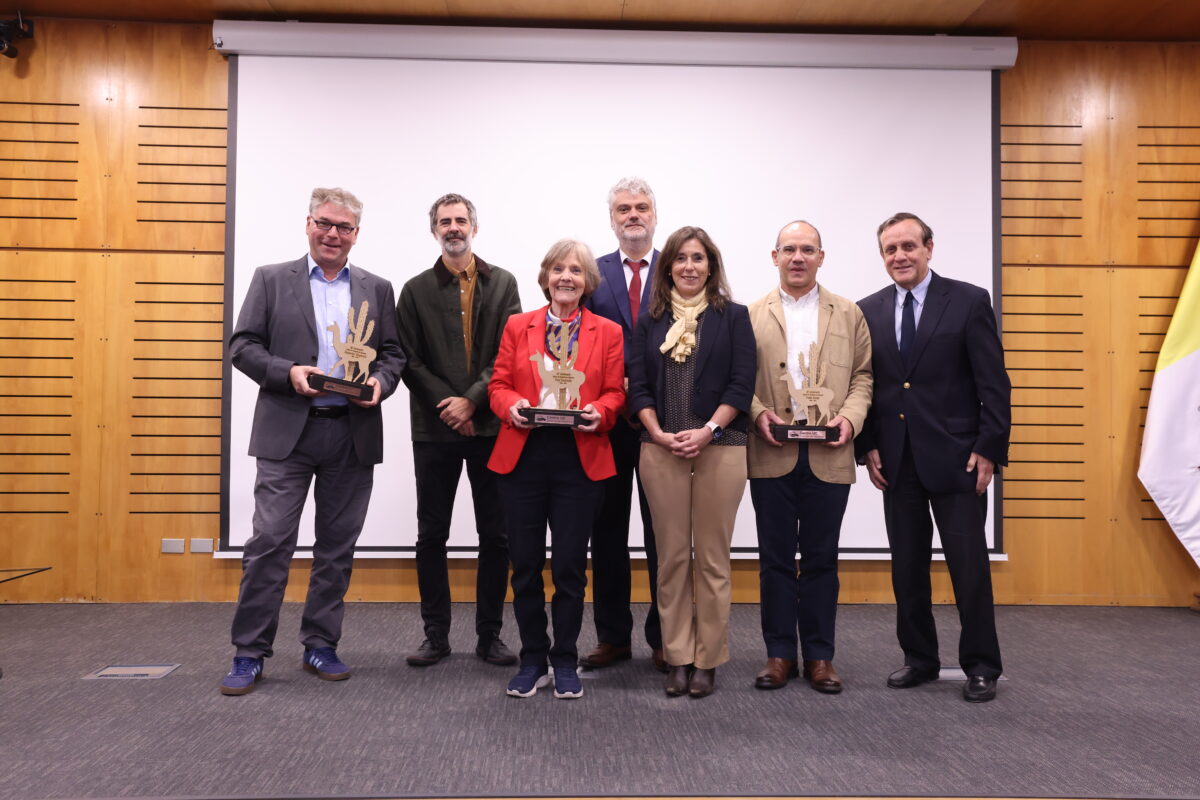 Foto grupal Celebración 20 años Centro UC Desierto de Atacama